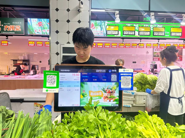 三亿体育：改造后这个集市开张啦！天天都有平价菜还有餐饮、健身和瑜伽……(图4)